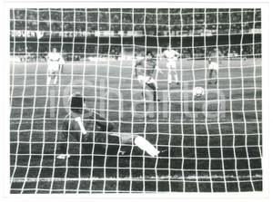 Fotografia d epoca originale 1990 ca CALCIO Napoli  VfB Stuttgart  Diego Armando MARADONA Rigore  Foto 2 1