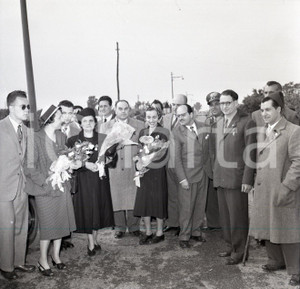 1951 BRESCIA Festa dei Bersaglieri NEGATIVO ORIGINALE 5 Negativo originale in bianco e nero su pellicola.  E' SEVERAMENTE VIETATA LA RIPRODUZIONE.TUTTI I DIRITTI SONO RISERVATI.ICharta mette in vendita, sul negozio eBay e in esclusiva sul sito "icharta" il proprio archivio composto da numerose diapositive e negativi fotografici d'epoca, tutti originali e autentici.Si tratta di uno sguardo inedito sull'attualità, la politica, la vita quotidiana, il gossip e la cultura, che fotografa il cambiamento della nazione (e non solo) tra il 1890 ed il 1990 circa. Un'occasione unica per il mercato del collezionismo, che vede finalmente disponibile un archivio eccezionale per vastità, tematiche e condizioni, in un settore (il negativo fotografico e la diapositiva) di assoluta novità e dalle interessanti prospettive di investimento. CONDIZIONI:FAIR/discretoFORMATO: cm 6 x 6 originale e autentica 1