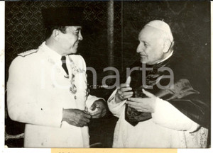 Fotografia d epoca originale 1959 ROMA Papa GIOVANNI XXIII riceve il presidente indonesiano SUKARNO Foto 1