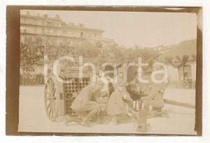 Fotografia d epoca originale Giugno 1917 WW1 ZONA DI GUERRA Caserma  Ufficiali con pezzo di artiglieria 1