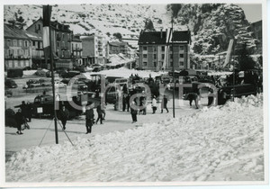 1955 ca MONTGENÈVRE (FRANCE) Fiera degli spazzaneve - Foto 17x12 cm Fotografia d'epoca. CONDIZIONI:FAIR/discreto Lievi smussature agli angoliFORMATO: 17x12 cm originale e autentica 1