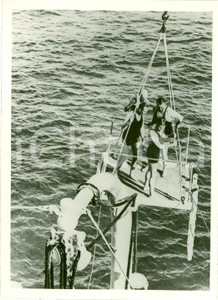 Fotografia d epoca originale 1934 PORTSAID EGITTO Duca GLOUCESTER si tuffa piattaforma incrociatore SUSSEX 1