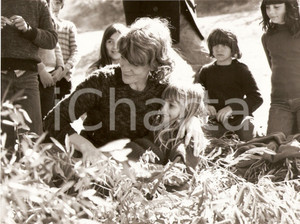 Fotografia d epoca originale 1977 QU ESTCE QUE TU VEUX JULIE? Arlette BONNARD con bambini Foto di scena 1