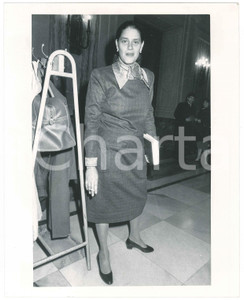 Fotografia d epoca originale 1990 ca MILANO Ludina BARZINI Ritratto della giornalista  Foto 20x25 cm 1 1