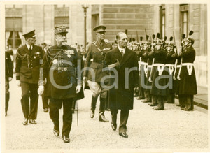 Fotografia d epoca originale 1937 PARIS Giorgio II di GRECIA salutato da Compagnia d Onore all ELISEO Foto 1