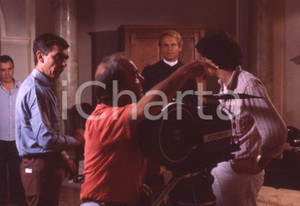 1983 DON CAMILLO film Terence HILL scatto sul set DIAPOSITIVA ORIGINALE Diapositiva originale d'epoca a colori su pellicola.Autore: Sandro Borni  E' SEVERAMENTE VIETATA LA RIPRODUZIONE.TUTTI I DIRITTI SONO RISERVATI.ICharta mette in vendita, sul negozio eBay e in esclusiva sul sito "icharta" il proprio archivio composto da numerose diapositive e negativi fotografici d'epoca, tutti originali e autentici.Si tratta di uno sguardo inedito sull'attualità, la politica, la vita quotidiana, il gossip e la cultura, che fotografa il cambiamento della nazione (e non solo) tra il 1890 ed il 1990 circa. Un'occasione unica per il mercato del collezionismo, che vede finalmente disponibile un archivio eccezionale per vastità, tematiche e condizioni, in un settore (il negativo fotografico e la diapositiva) di assoluta novità e dalle interessanti prospettive di investimento. CONDIZIONI:FAIR/discretoFORMATO: 35mm originale e autentica 1