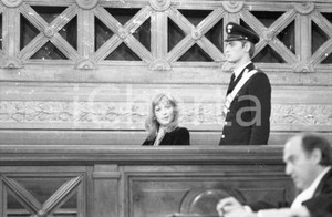 1975 Monica VITTI in "A mezzanotte va la ronda del piacere" NEGATIVO ORIG. 1 Scatto di scena dal filmNegativo originale in bianco e nero su pellicola.Autore: Sandro Borni  E' SEVERAMENTE VIETATA LA RIPRODUZIONE.TUTTI I DIRITTI SONO RISERVATI.ICharta mette in vendita, sul negozio eBay e in esclusiva sul sito "icharta" il proprio archivio composto da numerose diapositive e negativi fotografici d'epoca, tutti originali e autentici.Si tratta di uno sguardo inedito sull'attualità, la politica, la vita quotidiana, il gossip e la cultura, che fotografa il cambiamento della nazione (e non solo) tra il 1890 ed il 1990 circa. Un'occasione unica per il mercato del collezionismo, che vede finalmente disponibile un archivio eccezionale per vastità, tematiche e condizioni, in un settore (il negativo fotografico e la diapositiva) di assoluta novità e dalle interessanti prospettive di investimento. CONDIZIONI:FAIR/discretoFORMATO: 35mm originale e autentica 1