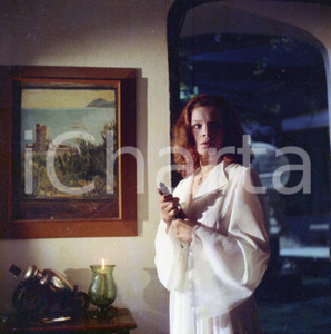 1974 SPASMO film regia di Umberto LENZI Monica MONET NEGATIVO ORIGINALE Scatto di scena.Negativo originale d'epoca a colori su pellicola.Autore: Sandro Borni  E' SEVERAMENTE VIETATA LA RIPRODUZIONE.TUTTI I DIRITTI SONO RISERVATI.ICharta mette in vendita, sul negozio eBay e in esclusiva sul sito "icharta" il proprio archivio composto da numerose diapositive e negativi fotografici d'epoca, tutti originali e autentici.Si tratta di uno sguardo inedito sull'attualità, la politica, la vita quotidiana, il gossip e la cultura, che fotografa il cambiamento della nazione (e non solo) tra il 1890 ed il 1990 circa. Un'occasione unica per il mercato del collezionismo, che vede finalmente disponibile un archivio eccezionale per vastità, tematiche e condizioni, in un settore (il negativo fotografico e la diapositiva) di assoluta novità e dalle interessanti prospettive di investimento. CONDIZIONI:FAIR/discretoFORMATO: cm 6 x 6 originale e autentica 1