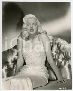 1955 ca CINEMA Diana DORS Ritratto dell'attrice - Fotografia 18x24 cm (1) Fotografia d'epoca.  CONDIZIONI:FAIR/discreto Lieve ondulatura al margine superioreFORMATO: 18x24 cm originale e autentica 1