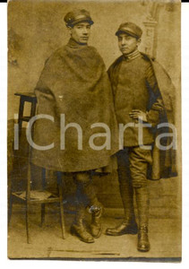 Fotografia d epoca originale 1917 PIACENZA 25° Fanteria BRIGATA BERGAMO Ufficiali con mantello Foto 6x8 1