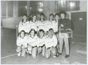 Fotografia d epoca originale 1987 BUSALLA  PALLAVOLO FEMMINILE Libertas Busalla  Foto di squadra 24x18 cm 1