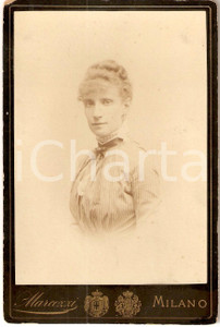 Fotografia d epoca originale 1880 ca MILANO Ritratto di nobildonna con abito a righe Foto Carlo MARCOZZI 3 1
