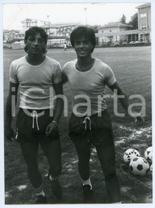 Fotografia d epoca originale 1984 CALCIO Squadra OVADA MOBILI Tumminello e Merata durante allenamento  Foto 1