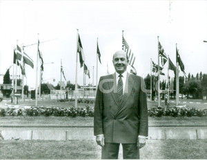 Fotografia d epoca originale 1989 BRUXELLES Segretario Generale Manfred WORNER all ingresso della NATO Foto 1