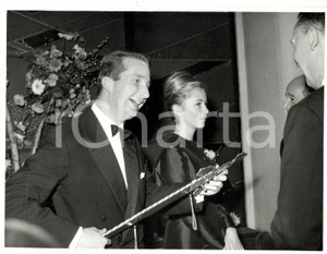 Fotografia d epoca originale 1961 BRUXELLES Principi Paola e Alberto BELGIO con spada film EL CID Foto 2 1