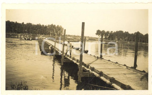 Fotografia d epoca originale 1930 ca Area di PAVIA  Regio Esercito GENIO  Ponte di barche Foto 11x7 cm 1