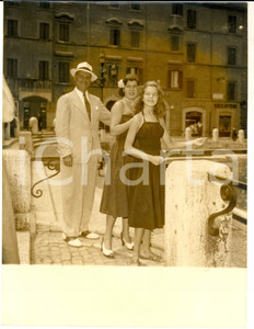 Fotografia d epoca originale 1950 ca ROMA Fontana TREVI Generale americano getta moneta Foto 3 1