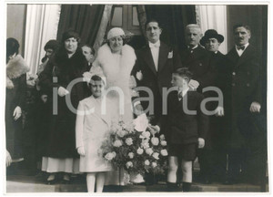 Fotografia d epoca originale 1935 MILANO Coppia di sposi davanti alla chiesa con la famiglia Foto 24x17 cm 1