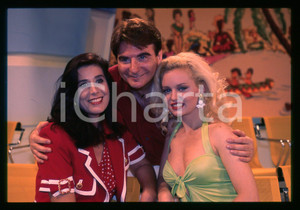 Fotografia d epoca originale 1996 RAI 2 E L ITALIA RACCONTA Paolo LIMITI Justine MATTERA 35mm VINTAGE SLIDE 1