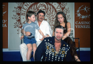 Fotografia d epoca originale 1997 VENEZIA  CINEMA Pavel CUCHRAJ Vladimir MASKOV 35mm VINTAGE SLIDE 2 1
