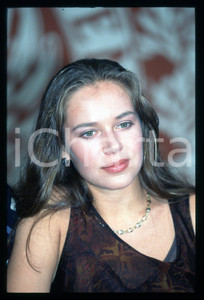 1997 Yekaterina REDNIKOVA Festival del cinema di VENEZIA *35mm VINTAGE SLIDE 2 Diapositiva originale d'epoca  E' SEVERAMENTE VIETATA LA RIPRODUZIONE.TUTTI I DIRITTI SONO RISERVATI.ICharta mette in vendita, sul negozio eBay e in esclusiva sul sito "icharta" il proprio archivio composto da numerose diapositive e negativi fotografici d'epoca, tutti originali e autentici.Si tratta di uno sguardo inedito sull'attualità, la politica, la vita quotidiana, il gossip e la cultura, che fotografa il cambiamento della nazione (e non solo) tra il 1890 ed il 1990 circa. Un'occasione unica per il mercato del collezionismo, che vede finalmente disponibile un archivio eccezionale per vastità, tematiche e condizioni, in un settore (il negativo fotografico e la diapositiva) di assoluta novità e dalle interessanti prospettive di investimento. CONDIZIONI:GOOD/buonoFORMATO: 35mm originale e autentica 1 1997 Yekaterina REDNIKOVA Festival del cinema di VENEZIA *35mm VINTAGE SLIDE 2 Diapositiva originale d'epoca  E' SEVERAMENTE VIETATA LA RIPRODUZIONE.TUTTI I DIRITTI SONO RISERVATI.ICharta mette in vendita, sul negozio eBay e in esclusiva sul sito "icharta" il proprio archivio composto da numerose diapositive e negativi fotografici d'epoca, tutti originali e autentici.Si tratta di uno sguardo inedito sull'attualità, la politica, la vita quotidiana, il gossip e la cultura, che fotografa il cambiamento della nazione (e non solo) tra il 1890 ed il 1990 circa. Un'occasione unica per il mercato del collezionismo, che vede finalmente disponibile un archivio eccezionale per vastità, tematiche e condizioni, in un settore (il negativo fotografico e la diapositiva) di assoluta novità e dalle interessanti prospettive di investimento. CONDIZIONI:GOOD/buonoFORMATO: 35mm originale e autentica 1