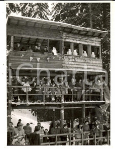 Fotografia d epoca originale 1950 ca SWITZERLAND Campionati SCI ALPINO Spettatori in tribuna Fotografia 1