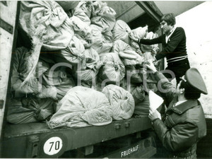 Fotografia d epoca originale 1985 ca LICHTENBUSCH Controlli doganali  Autocarro LKW FRUEHAUF Foto 1
