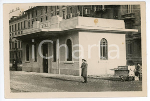 1930 MILANO Via Benedetto Marcello - Nuova stazione STEL e carretto gelati FOTO Fotografia d'epoca.A1 CONDIZIONI:POOR/danneggiato Bassa qualità di stampa, macchie al rectoFORMATO: 18x12 cm originale e autentica 1