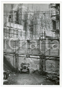 1935 ca MILANO Scavi per la passerella che unirà Via Dogana ai portici - Foto Fotografia d'epoca.A19 CONDIZIONI:FAIR/discreto Lievi smussature agli angoliFORMATO: 13x18 cm originale e autentica 1