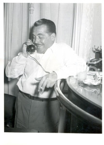 Fotografia d epoca originale 1955 PARIS Henri VILBERT fuma e ride al telefono Fotografia 1