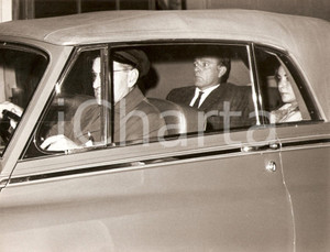 Fotografia d epoca originale 1965 ca ROMA ? Richard BURTON e Liz TAYLOR spaventati dai PAPARAZZI Fotografia 1