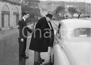 Fotografia d epoca originale 1956 SANTA MARGHERITA LIGURE Laurence OLIVIER parte da Grand Hotel Miramare FOTO 1