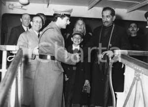 Fotografia d epoca originale 1956 GENOVA  M/N ASIA Arrivo Maharaja del Porbandar e Annette DA SILVA Foto 2 1