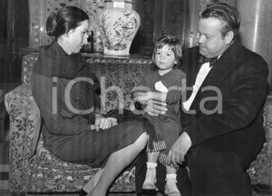 Fotografia d epoca originale 1958 GENOVA Orson WELLES con moglie Paola MORI e la figlia Foto 24x18 cm 1