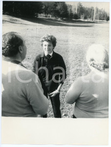 Fotografia d epoca originale 1961 RAPALLO Attrice Rita HAYWORTH sul campo da golf  Foto vintage 18x24 cm 5 1