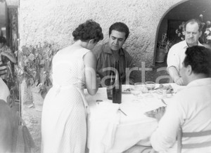 Fotografia d epoca originale 1959 PORTOFINO Il tenore Giuseppe DI STEFANO a pranzo  Foto 24x18 cm 1 1