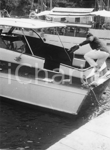 Fotografia d epoca originale 1959 PORTOFINO Principe Karim AGA KHAN IV ormeggia barca  Foto 18x24 cm 1 1