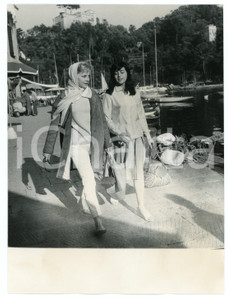 Fotografia d epoca originale 1959 PORTOFINO Attrice Virna LISI a passeggio  Foto vintage 18x24 cm 1 1