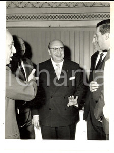 Fotografia d epoca originale 1967 MILANO Presidente Torello PUCCINI presenta XXXI Salone della Calzatura 1