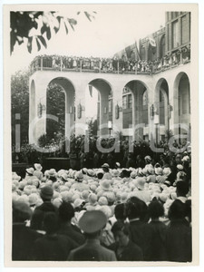 Fotografia d epoca originale 1933 MILANO TRIENNALE Giornata dell uva  Autorità al saggio finale dei bambini 1
