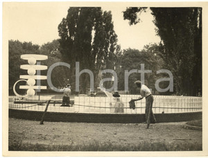 Fotografia d epoca originale 1936 MILANO TRIENNALE Fontana di Cattaneo e Radice  Campo giochi bimbi Foto 1