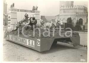 Fotografia d epoca originale 1938 MILANO Giornata della Neve  Carro allegorico azienda LA MOTOMECCANICA Foto 1