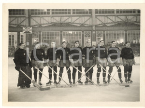 Fotografia d epoca originale 1935 MILANO Hockey su ghiaccio  La squadra dei DIAVOLI ROSSONERI Foto 18x13 1