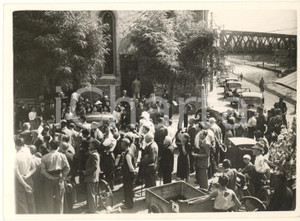 Fotografia d epoca originale 1939 MILANO Festa di San Cristoforo  Benedizione automobili davanti alla chiesa 1