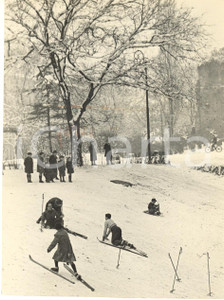 Fotografia d epoca originale 1941 MILANO Castello Sforzesco innevato  Sci improvvisato nei terrapieni Foto 1