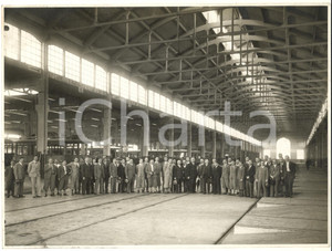 Fotografia d epoca originale 1935 ca MILANO Azienda Tranviaria LAMBRATE Visita laureandi ingegneri di Zurigo 1
