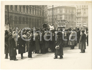 Fotografia d epoca originale 1939 MILANO Piazza Duomo  Vendita biglietti Lotteria di Tripoli Foto GUERZONI 1