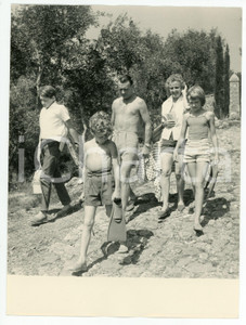 Fotografia d epoca originale 1958 PORTOFINO  Rex HARRISON in vacanza con i figli  Foto 18x24 4 1