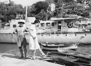 Fotografia d epoca originale 1958 PORTOFINO Valentina CORTESE sale su una barca  Foto RARA 24x18 cm 1 1