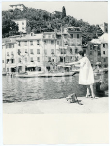 Fotografia d epoca originale 1958 PORTOFINO Valentina CORTESE pesca lungo la riva  Foto RARA 18x24 cm 1 1